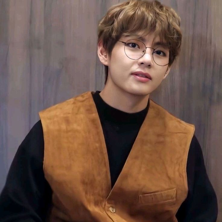 doollvv's tweet photo. kookv au — "la apuesta"
⠀
Jungkook pertenece al equipo de rugby de su colegio pero se lleva mal con el capitán del equipo contrario a tal punto que hará lo imposible para demostrarle que es mejor que el, aún si eso implica molestar a su novio quien es Taehyung.
#kooktaeau #kookv https://t.co/oJodBDuC3P