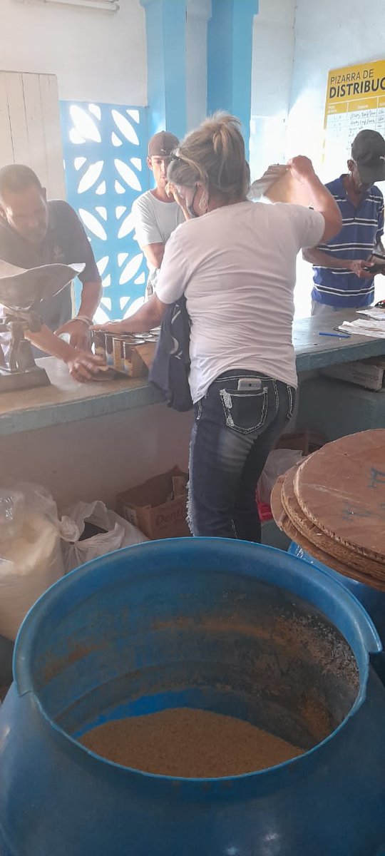 En proceso de recepción y distribución a la población alimentos en Pinar del Río. #JuntosPodemos #FuerzaPinar #CubaProtege @BetsyDazVelzqu2 @MincinCuba @GriselAvila13 @MarpessaV @JorgeLuisTapiaF @PresidenciaCuba
