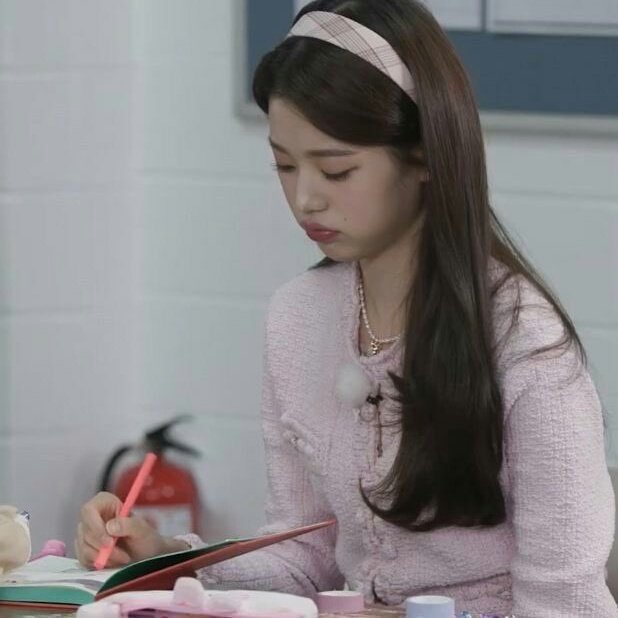 wondollis's tweet image. ୨♡୧   erros  que  muita  gente  comete  na  hora    de   estudar  ou   de  começar  a  estudar  -  a thread