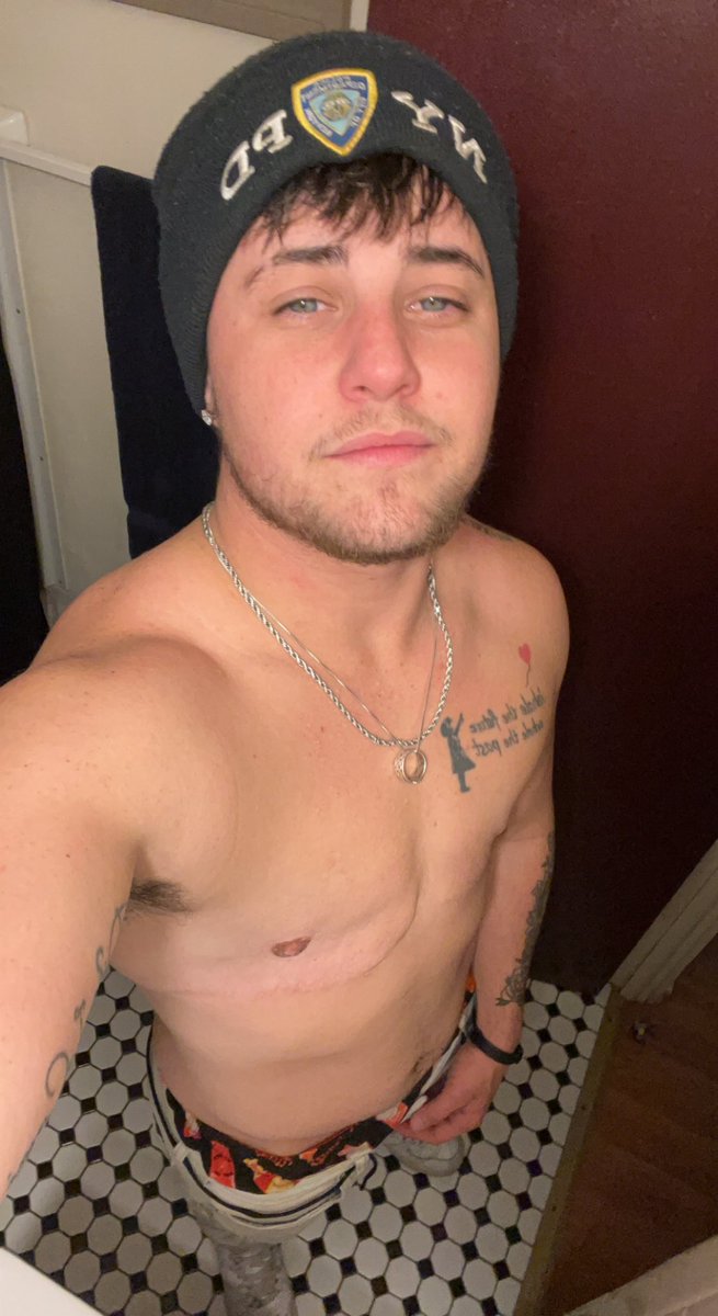 blake_anthony7's tweet photo. life update https://t.co/1rqwSuxkgG