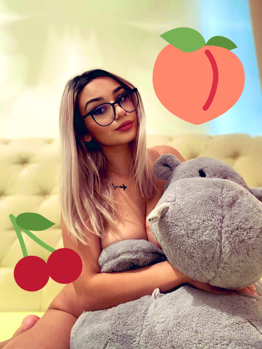 hellenyourqueen's tweet photo. can you give me a Pokémon? 😫🥳🥺 https://t.co/m33pPy7ANt