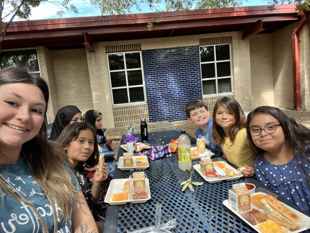 misspopowitz's tweet photo. It fills my heart with joy when my kids use their dojo points to eat lunch with me! 🥰 It was perfect picnic weather. 
#RootEDColoniesNorth @NISDCNE https://t.co/gmdUhe5AiU