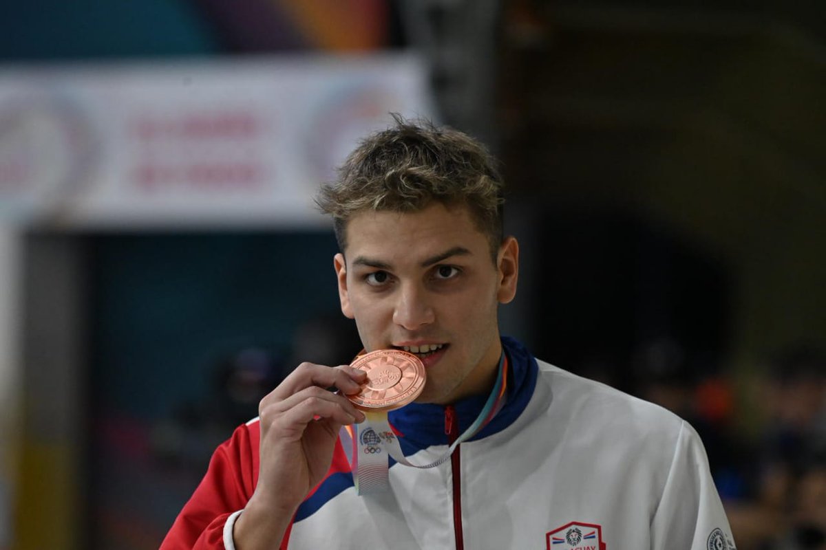 sndpy's tweet photo. #Natación🏊 Mateo Matheos obstenta la de bronce 🥉

El nadador guaraní, tras una gran actuación en las aguas del #CAN, conquistó la medalla N°11 para el #TeamParaguay, sumando así la cuarta de Bronce 🥉

#ElSueñoDeTodos🙌🏼
#VamosParaguay🇵🇾 https://t.co/Lm9WadfiYd