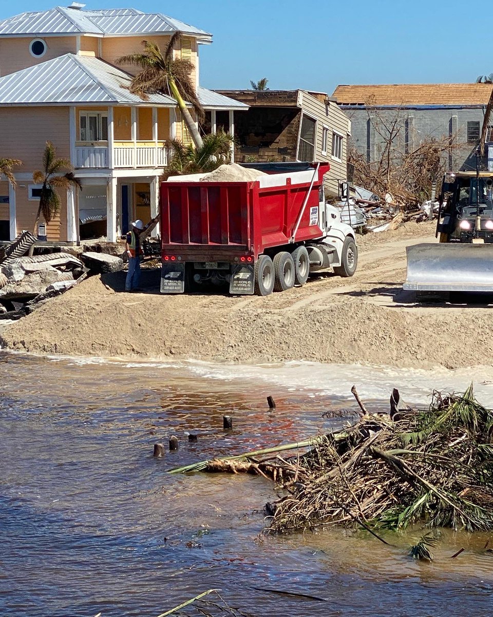 headboatwasher's tweet photo. The bridge to Pine Island is being built. Thank you @GovRonDeSantis Lee County and FDOT! https://t.co/arKNeQZX8v