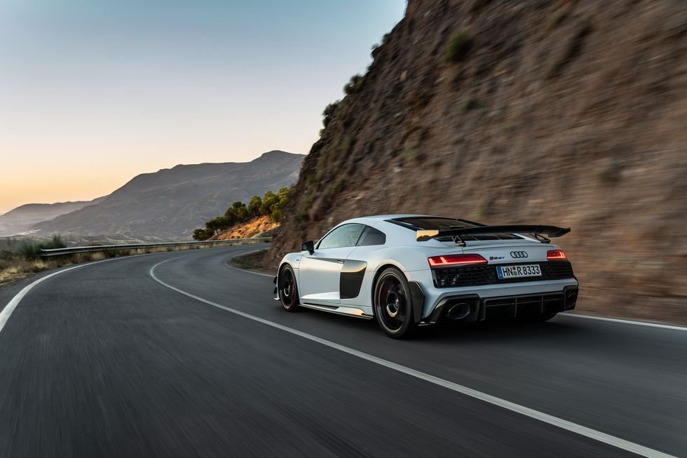 AR12Gaming's tweet photo. The final ever version of the Audi R8 has just been revealed

The 2023 Audi R8 GT is a RWD swan-song to the 5.2L naturally-aspirated V10 engine used in the R8 &amp; Lamborghini Huracan. 333 units will be made, starting at €225k

A new Audi halo car is expected to go electric in 2025 https://t.co/eAGyeCVdVP