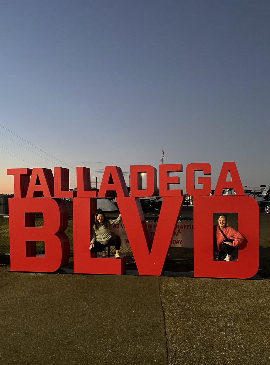 TaylorBLindsay's tweet photo. @TALLADEGA was one for the books ♥️🏁 https://t.co/xOFfxTGodi