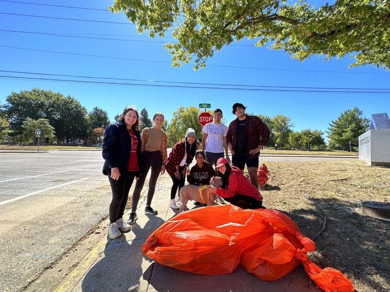 KeepCB's tweet image. More pics from Sat. Our fabulous Adopt A Spot volunteers making a difference in our community !!💚👀👀👀👍👍🌳