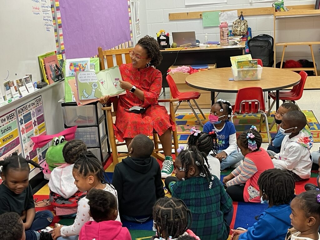JWallace_WMS's tweet photo. Check out our Pre-K Guest Reader, @CherisseCamp! #GreatOnPurpose https://t.co/nya2WJl4cv