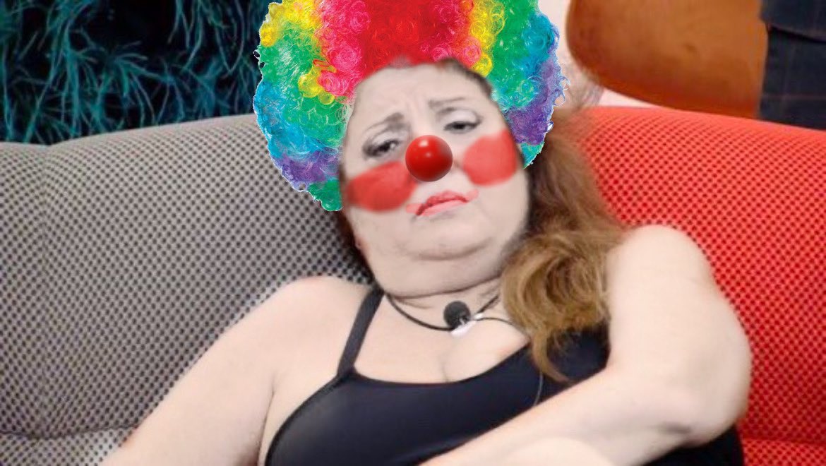 Kaltagirone21's tweet photo. Il solo fatto che lei volesse fare l'applauso per Ciacci, dimostra solo quanto è merda come lui #gfvip https://t.co/MyshvAHz2M