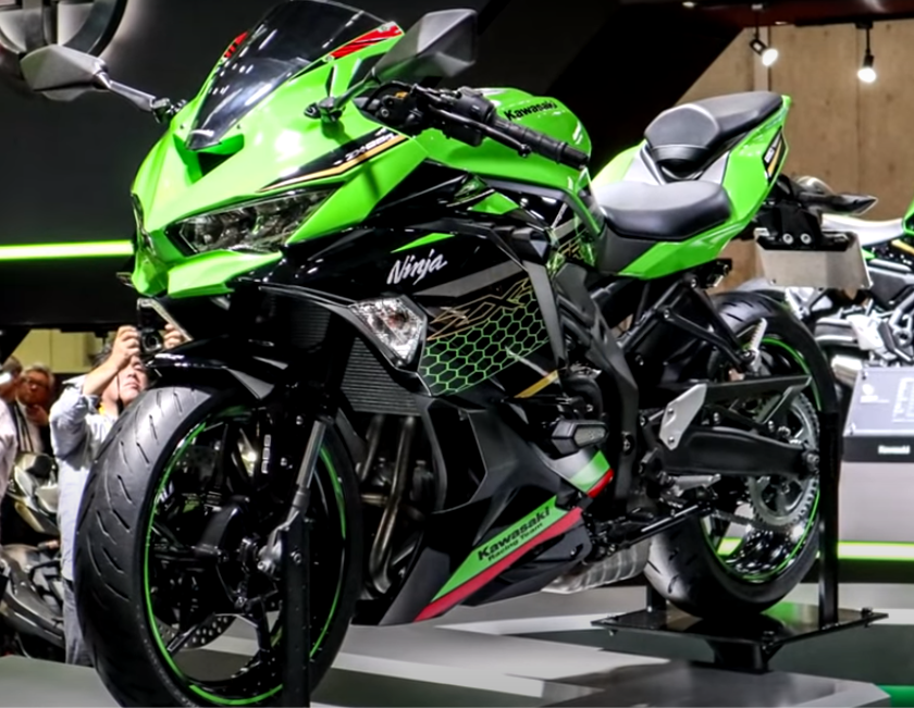 A las revistas de motos: Dejad de ponernos los dientes largos con reportajes de motos increibles que nunca llegarán a Europa, como la ZX25R.
Vuestros clickbaits matan gatitos.