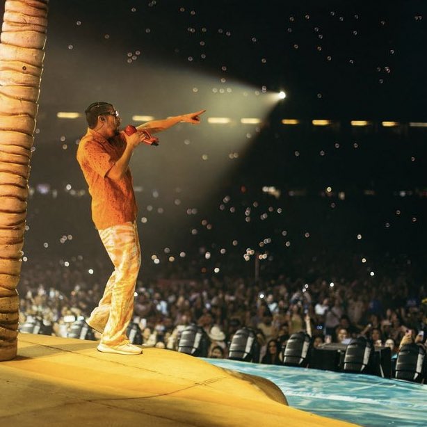 AccessBadBunny's tweet photo. Bad Bunny earns $15.755 million with the concert at SoFi Stadium in Inglewood on October 1st, the HIGHEST GROSSING concert by a Latin artist in HISTORY, surpassing himself in Chicago ($14.109 million). 🏟🌴 https://t.co/11gQkwpgJT