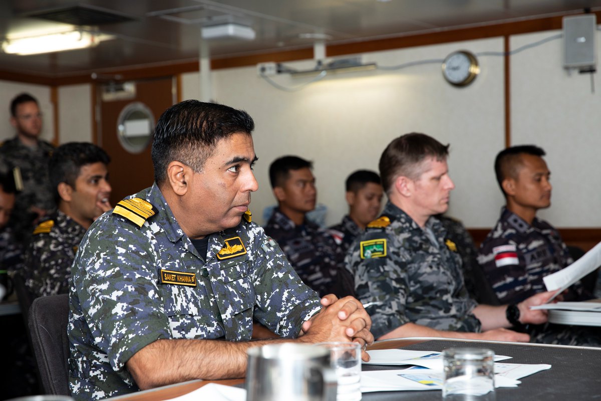 Australian_Navy's tweet photo. During #ExKakadu 2022, Command Team members from @indiannavy, @_TNIAL_ and the Republic of Singapore Navy joined #HMASHobart for a planning meeting ahead of the Sea Phase. 🇦🇺🇮🇳🇮🇩🇸🇬 #PartnershipLeadershipFriendship

📸: LSIS Tara Morrison #AusNavy #KA22 https://t.co/CZGKWZaVwB
