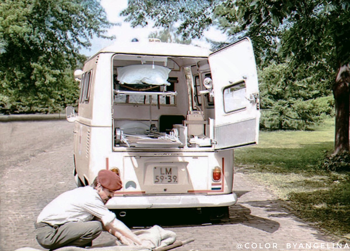 Angelina_retro's tweet photo. Volkswagen Transporter "Luchtmacht Ambulance", 1960s (color by me)
#highroof #hightop #colorized https://t.co/3pvaCqh3qa