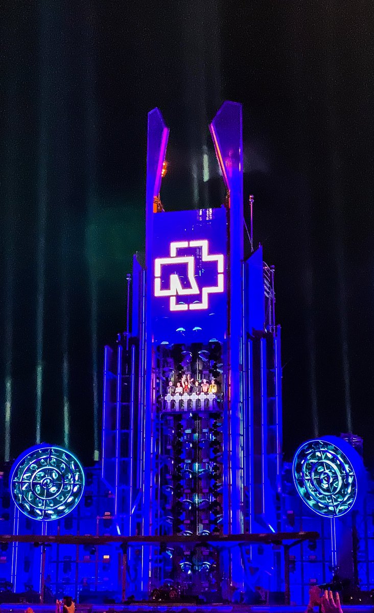 Balaurul_Rosu's tweet photo. Algunas de las diferentes facetas del colosal escenario de #Rammstein en Mexico 1 de Octubre 2022 🤟🏼 https://t.co/aBXpxK13QG