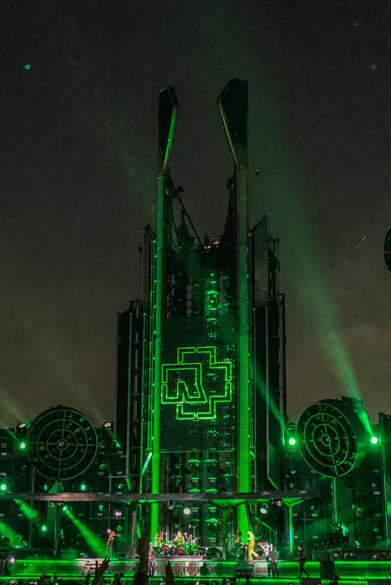 Balaurul_Rosu's tweet photo. Algunas de las diferentes facetas del colosal escenario de #Rammstein en Mexico 1 de Octubre 2022 🤟🏼 https://t.co/aBXpxK13QG