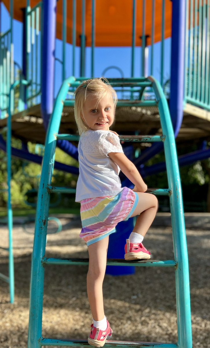 suncutdiamond's tweet photo. https://t.co/15ZBVawyBp Y’all please vote for my daughter This is her picture. She’s 4th row, 3rd kid-same picture 😊 thanks everyone 💕  #CoverContest #covergirl #cameraready #tuesdayvibe #Vote #cover @MetroFamily @OKContemporary @SenecaCayuga #nativegirl https://t.co/N6RpJJreWB