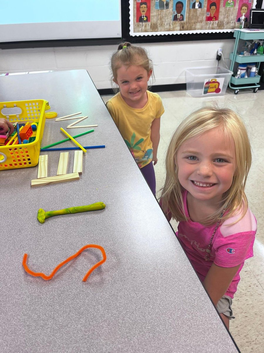 MrsK_STEAMLab's tweet photo. So excited to have the Kinders in the #EESSTEAMLab for the first time today!!! https://t.co/YpVMdDO4Rt