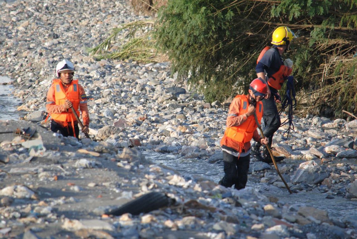 #3Oct Acompañé a los funcionarios de Protección Civil a los límites de Lara y Yaracuy donde transcurrió el 6to día de búsqueda del joven desaparecido por la crecida de la quebrada La Ruezga. 
Con drones y canes adiestrados se ha recorrido la quebrada aguas arriba y abajo.