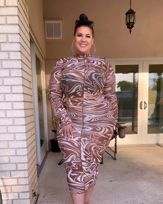 2 pic. You taking me on a date if I put this outfit on for you ? ? or naw ??‍♀️ #ButterCream19 #BBW 
Location: