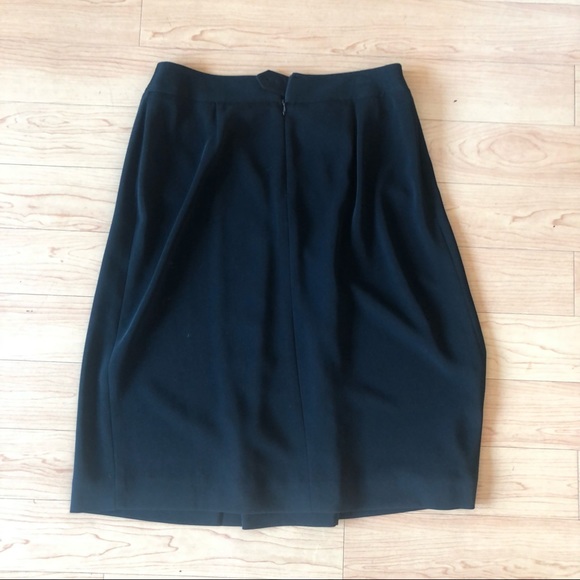 baerreg's tweet photo. So good I had to share! Check out all the items I'm loving on @Poshmarkapp #poshmark #fashion #style #shopmycloset #jonesnewyork #theory: https://t.co/SIWPIJXeR9 https://t.co/obv23Yu7mN