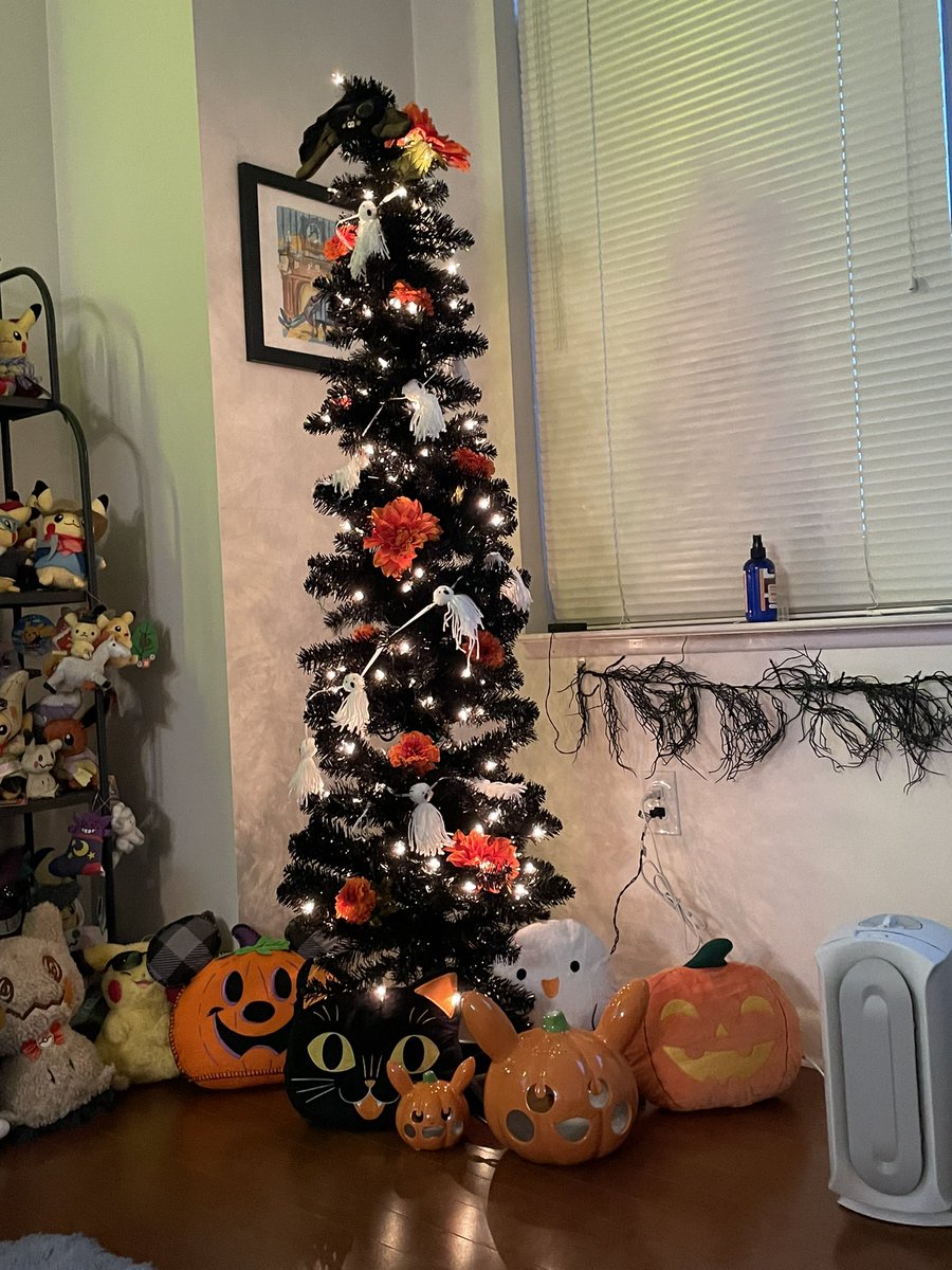 NewtypeLady's tweet photo. *Halloween intensifies* https://t.co/EZihjdHDrk