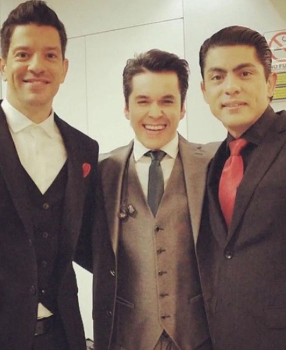 meelisamieer's tweet photo. #ReencuentroVictorRaulyYahir20añosDespues
@yahirmusic 
@VictorGmusica 
@Raulsandoval777 https://t.co/vWAm22cIEL