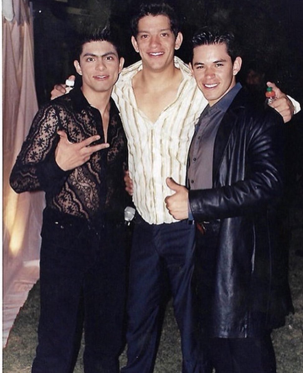 meelisamieer's tweet photo. #ReencuentroVictorRaulyYahir20añosDespues
@yahirmusic 
@VictorGmusica 
@Raulsandoval777 https://t.co/vWAm22cIEL