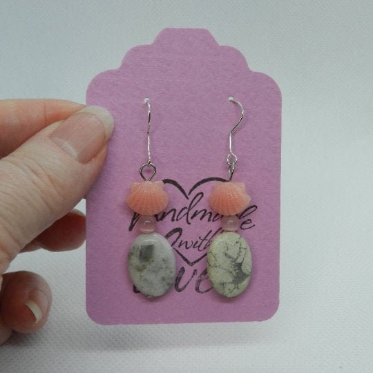 JnGifts's tweet photo. Sea Shells with White Howlite Agate Beads Earrings Dangle Pierced E153 Ready to Ship https://t.co/5tPH6Dj6Xz #JnJGiftsHandmade #Etsy #ChristmasGifts https://t.co/WsfaTtt132