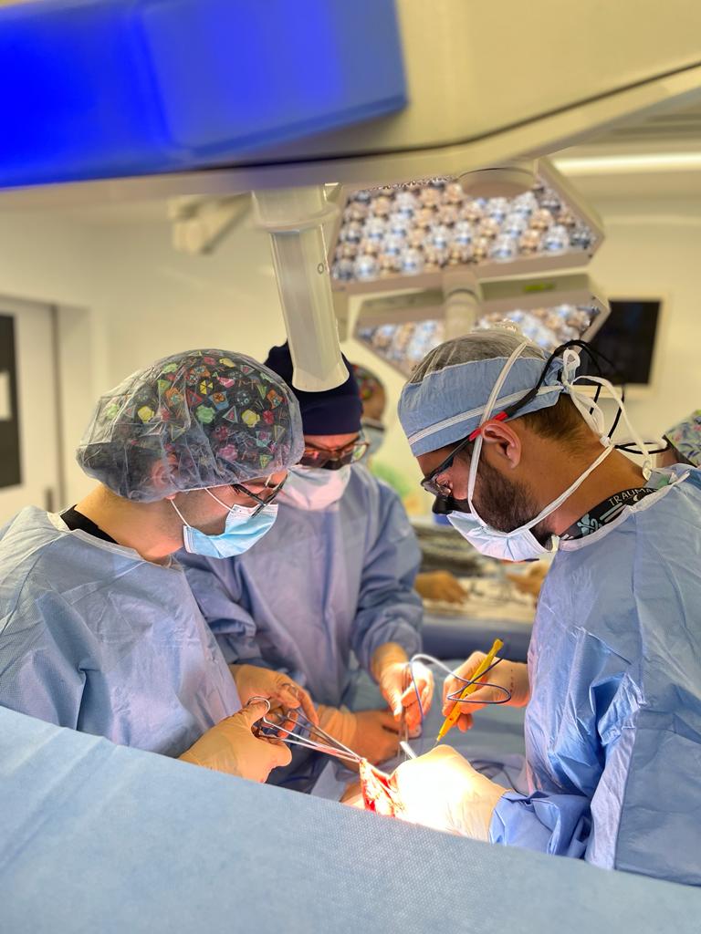 #ADayinResidency Today we feature cases of Laparoscopic Low Anterior Resection under Dr. Adel González and of Retro-rectus Mesh Repair of an incisional hernia with Anterior Component Separation under Dr. Juan López de Victoria at the Univerisity District Hospital. #MedTwitter