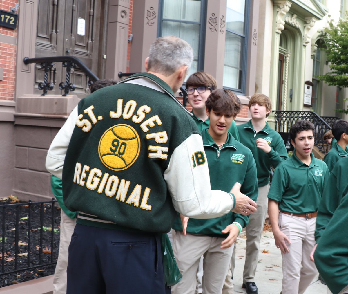 SJRHighSchool's tweet photo. Today our Donnelly Scholars enjoyed a tour of the NJ State House from Assemblyman Jay Webber '90. The group watched today's voting before heading to Washington's Crossing on the Delaware!
#thinkleadserve #virfidelis #schoolspirit #catholicschool @CatholicEdNJ https://t.co/AzAjUcSU4Y