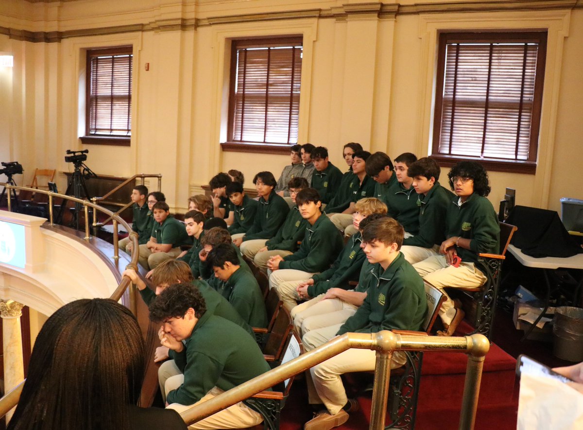 SJRHighSchool's tweet photo. Today our Donnelly Scholars enjoyed a tour of the NJ State House from Assemblyman Jay Webber '90. The group watched today's voting before heading to Washington's Crossing on the Delaware!
#thinkleadserve #virfidelis #schoolspirit #catholicschool @CatholicEdNJ https://t.co/AzAjUcSU4Y