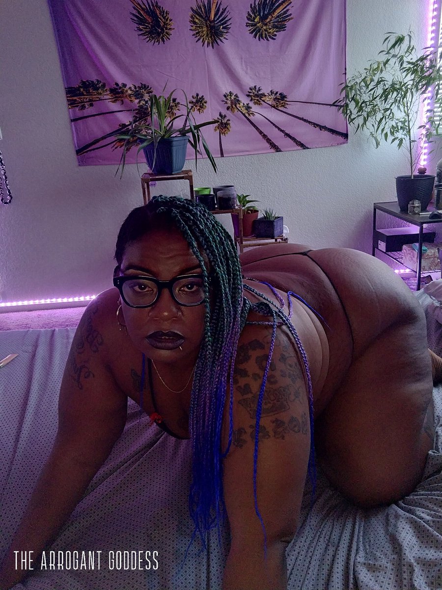 BOSSYBEEBAD's tweet photo. Your favorite big booty bbw has a #Halfoff #onlyfanspromo going on right now and there's 17 lucky slots to slip into for just 5 bigbooty bucks 😜 hit that link below and show me how much you really love bbw throat goats 😳 https://t.co/irR8ttUZwe