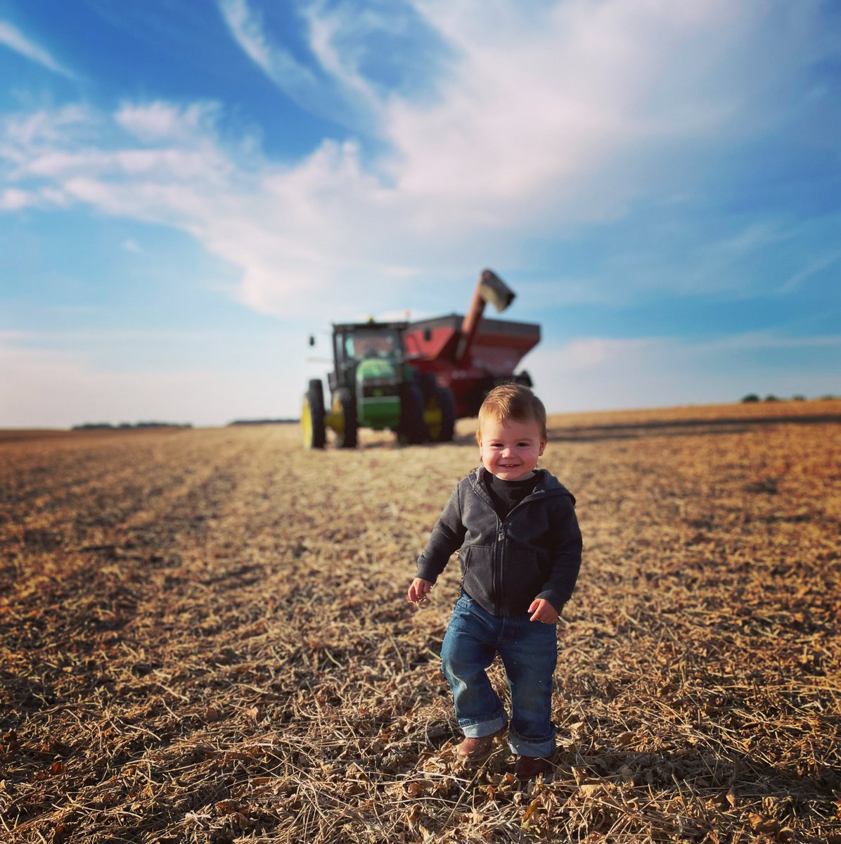 Deere_Andrea's tweet photo. In a recent survey, Ernest thinks harvest is awesome. 

#harvest22 #johndeere #pioneerseeds https://t.co/HRLQvK7u9n