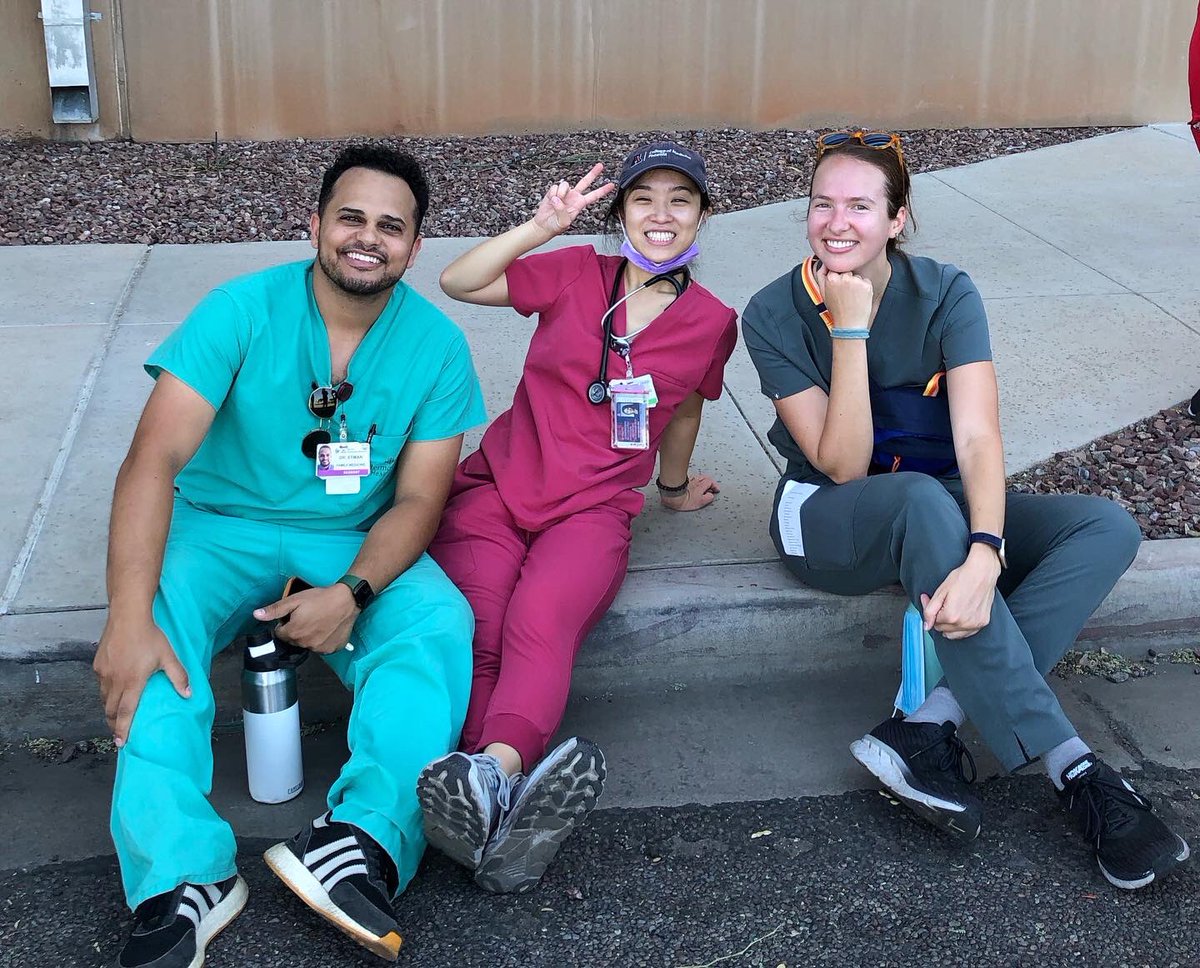 StreetMedPhx's tweet photo. Four of our former student leaders + four residents from @banner_health and @valleywise_az came out yesterday for another fantastic #StreetRun!🙌 Thanks to all our awesome #volunteers for the constant #support + enthusiasm. https://t.co/JmO5sZkpLr