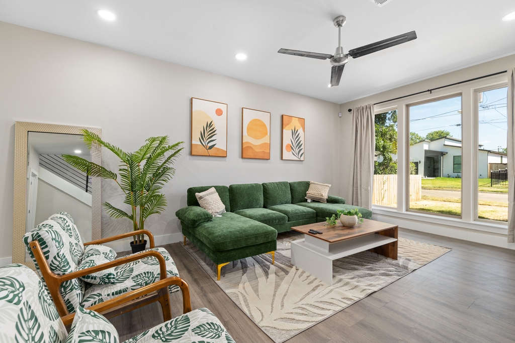 sharp_frame's tweet photo. Y'all know we love @airbnb shoots 😍 📷Photographed by Antonio for our client Joshua P.
#airbnb #texashomes #texasrealestate #photographer #sharpframemedia #dfwrealtor #fortworthrealestate #satx https://t.co/kHza4ar50e