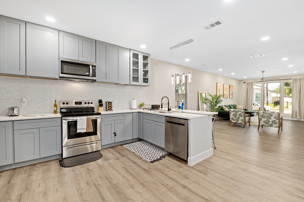 sharp_frame's tweet photo. Y'all know we love @airbnb shoots 😍 📷Photographed by Antonio for our client Joshua P.
#airbnb #texashomes #texasrealestate #photographer #sharpframemedia #dfwrealtor #fortworthrealestate #satx https://t.co/kHza4ar50e