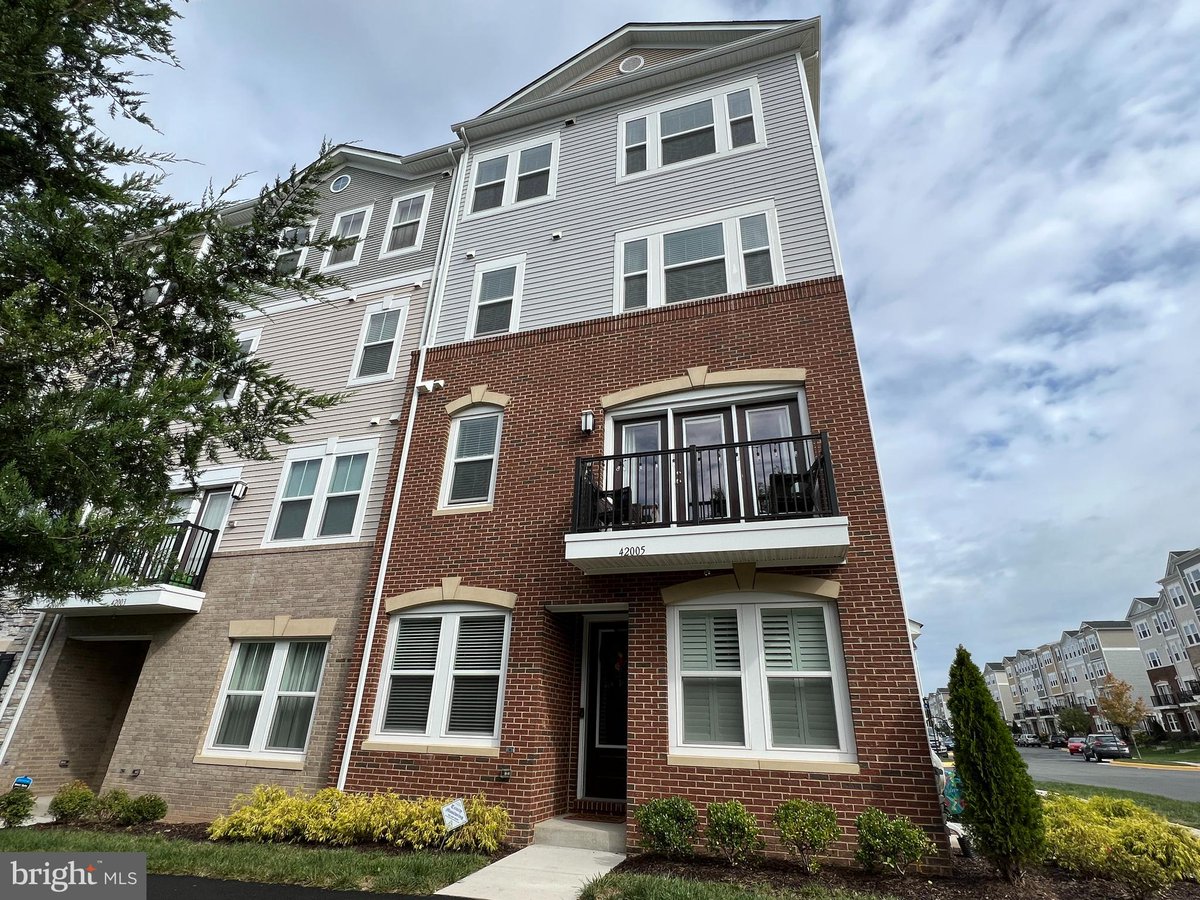 New Listing! $535,000.00, 3BR, 3BA, 42005 NORA MILL TER, Stone Ridge, VA 20105, Full Details 151018590.homesconnect.com/Listing/323847…