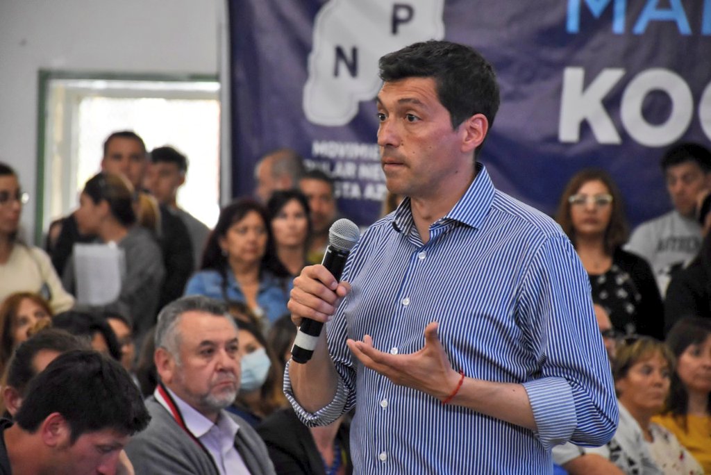 OLlancafilo's tweet photo. Junto a Marcos Koopmann en #NeuquénProvincia y Mariano Gaido en Neuquén Capital vamos a seguir defendiendo una provincia libre, autónoma e independiente. Junto a Omar Gutierrez hoy en AFUVEN.
#SomosMPN #HayFuturo https://t.co/HeCTxUGAIs