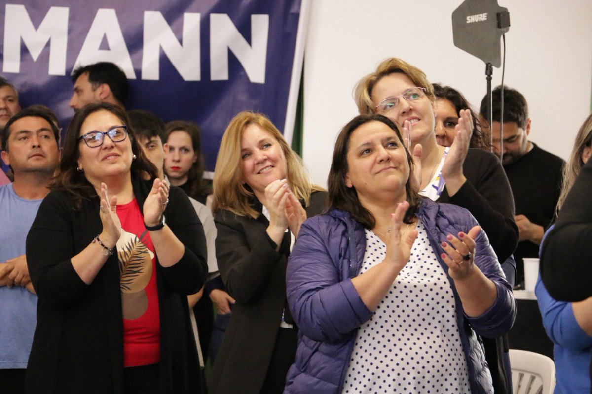 OLlancafilo's tweet photo. Junto a Marcos Koopmann en #NeuquénProvincia y Mariano Gaido en Neuquén Capital vamos a seguir defendiendo una provincia libre, autónoma e independiente. Junto a Omar Gutierrez hoy en AFUVEN.
#SomosMPN #HayFuturo https://t.co/HeCTxUGAIs