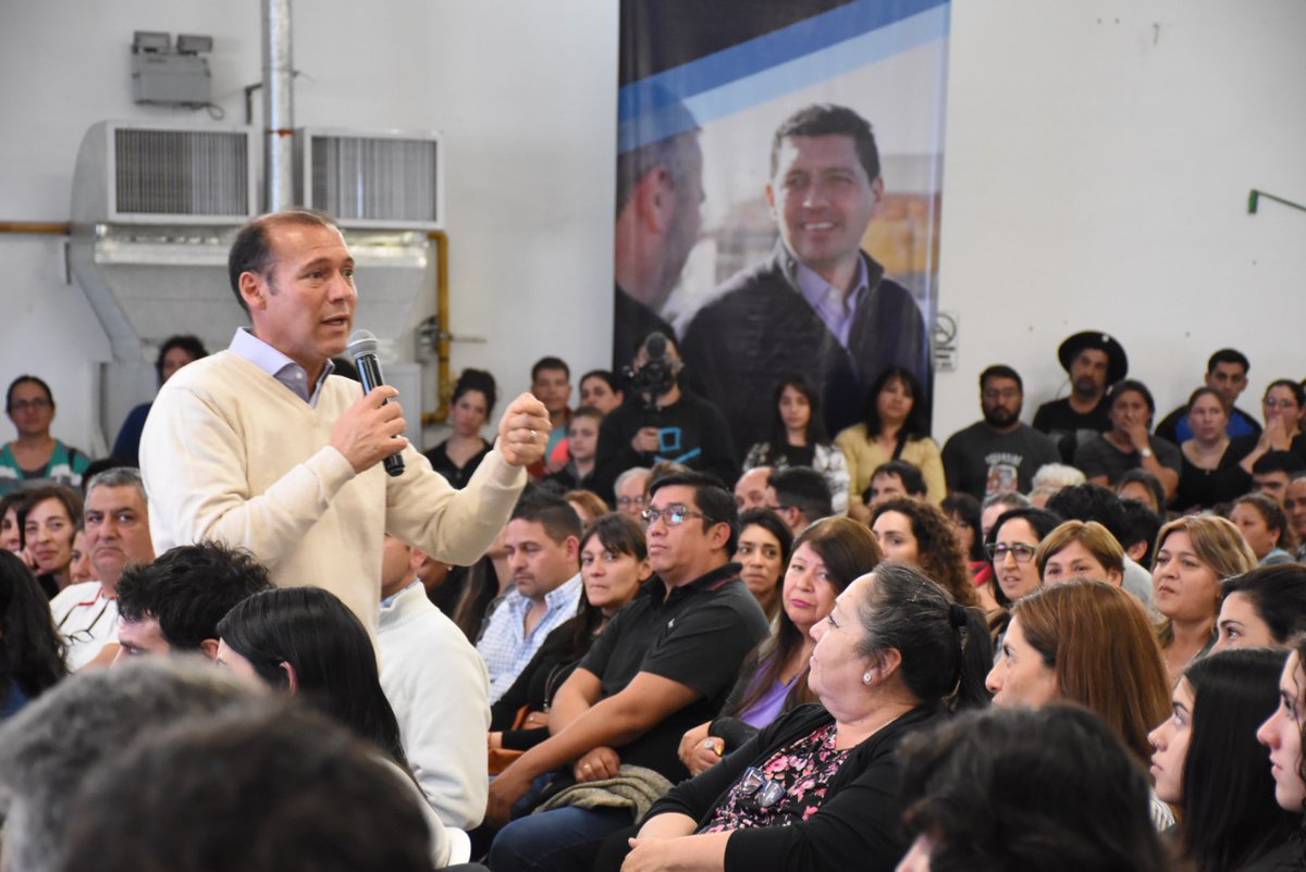 OLlancafilo's tweet photo. Junto a Marcos Koopmann en #NeuquénProvincia y Mariano Gaido en Neuquén Capital vamos a seguir defendiendo una provincia libre, autónoma e independiente. Junto a Omar Gutierrez hoy en AFUVEN.
#SomosMPN #HayFuturo https://t.co/HeCTxUGAIs