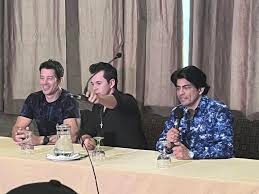 dorely151990's tweet photo. #ReencuentroVictorRaulyYahir20añosDespues
@yahirmusic 
@VictorGmusica 
@Raulsandoval777 https://t.co/5weMIZOKd4