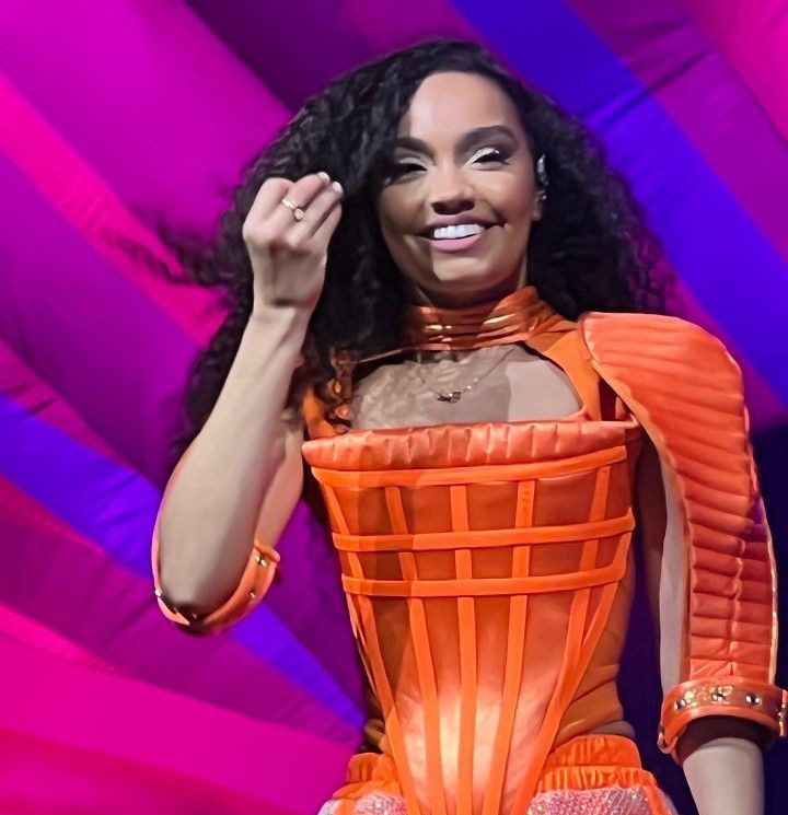 lyricistjade's tweet photo. happy birthday to my favorite and comfort human being https://t.co/hPGoScIRwJ