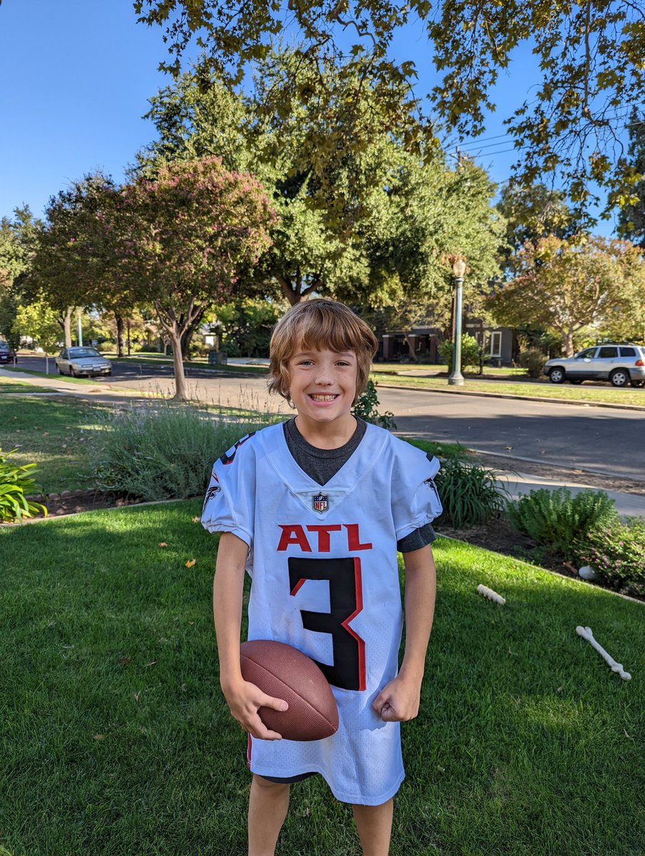 moodtros's tweet photo. Hey @MykalWalker3 thanks for donating your jersey to the St. Agnes Men's club auction!  You've got a new biggest fan!  @bt_juice_pod https://t.co/y8N4jqpqLY