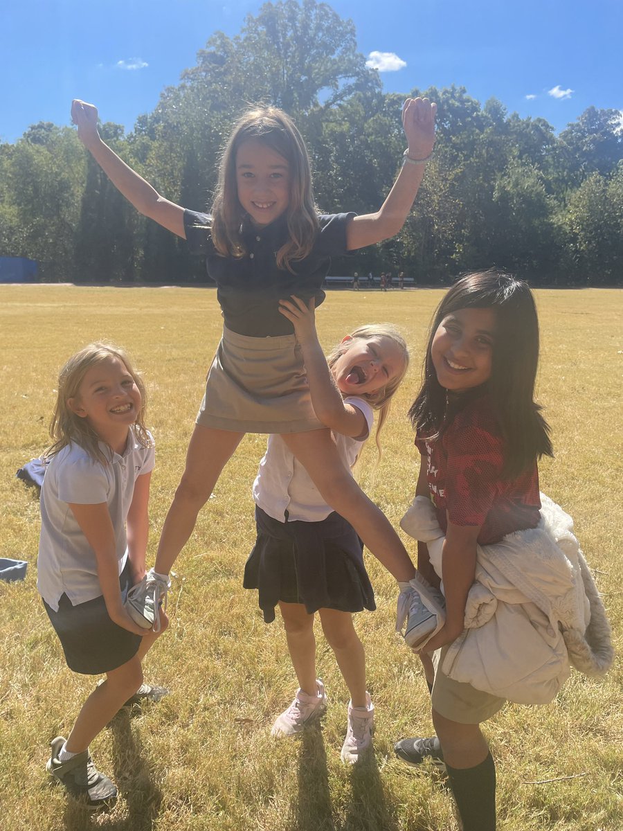 MrScott3rdGrade's tweet photo. Loving the teamwork and this fall weather at recess! #trinitylearns https://t.co/JER9mVJFtT