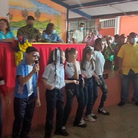 Zonaeducadelor1's tweet photo. #RegresoAClases2022 @FannyG45 Desde la tierra del agua y cuna del warao recibimos a nuestra muchachada con muchísima alegría y amor. Gracias Presidente @NicolasMaduro @_LaAvanzadora @MPPEDUCACION @delcyrodriguezv  @PartidoPSUV #RegresemosJuntosALaEscuela https://t.co/TF8HsMVTos