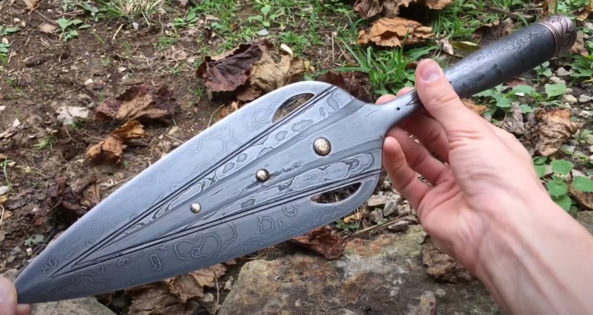 Sub_Creator's tweet image. Spear of Oromë made from a real meteorite!  Talk about #meteorman! @Cedarlore's  #Tolkien inspired blades are the best &amp;amp; most faithful to the #lore I have seen in the craft!