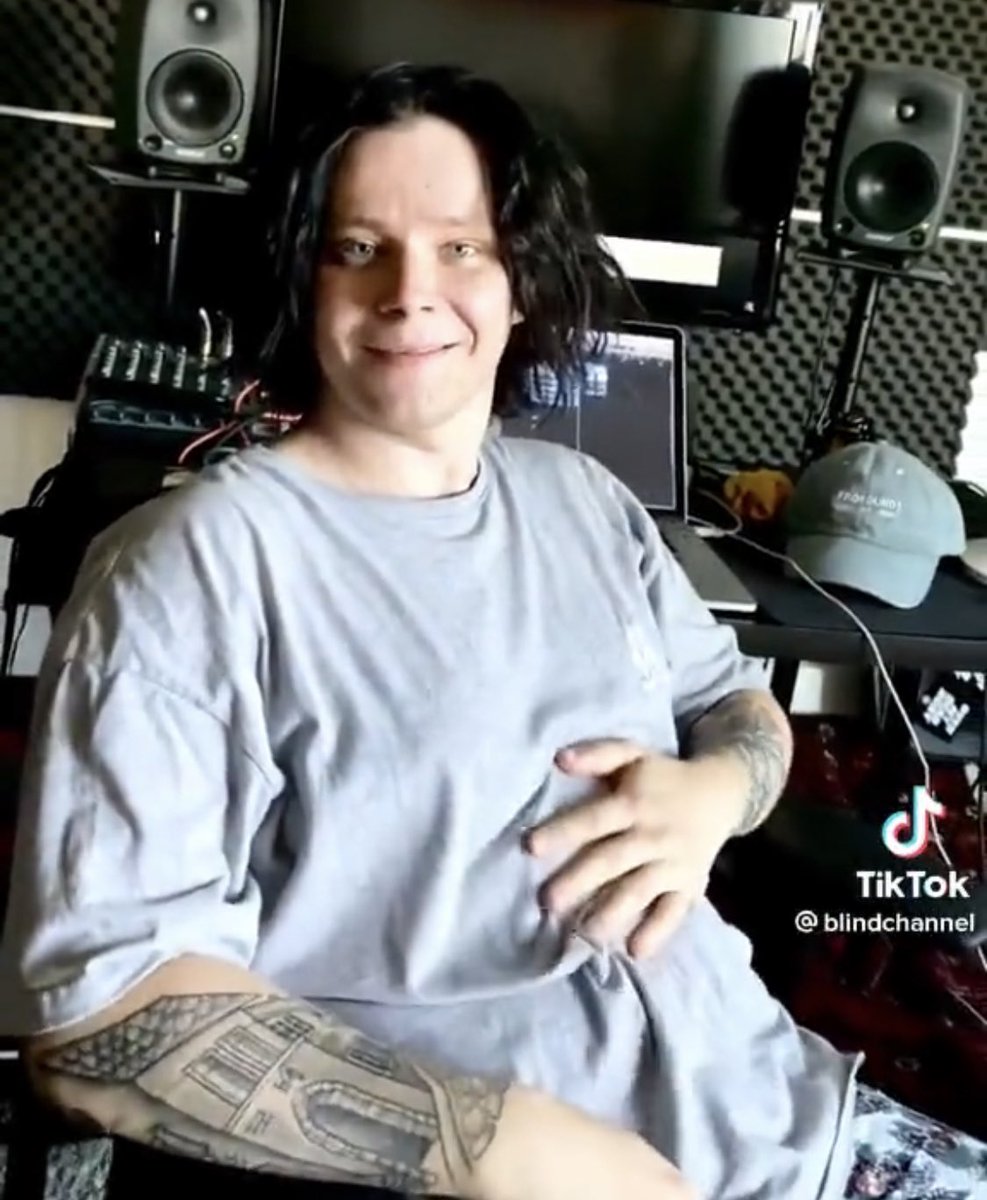 I wanna sit on his lap