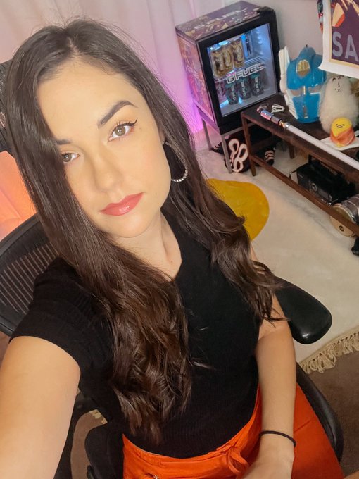 Going live now https://t.co/3EyIIdqtMQ