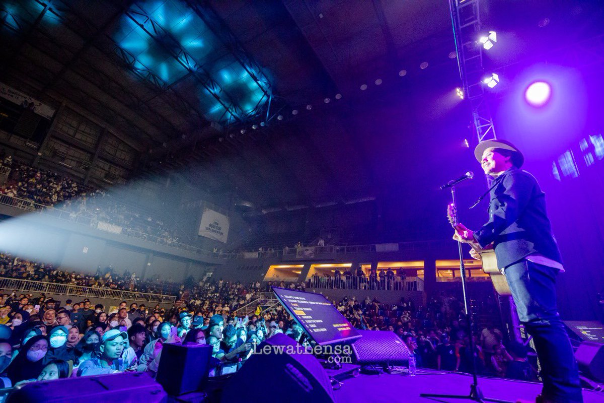 LewatLensaNews's tweet photo. PADI REBORN | CRAVIER 2022 | Britama Arena, Mahaka Square, Kelapa Gading, Jakarta Utara | 01.10.2022

@padireborn 
@2022Cravier 
@SMALabschoolCib 

#padireborn 
#padiband 
#Cravier2022
#cravier 
#FeelTheGroove
#LabschoolCibubur
#SMALabschoolCibubur
#konsermusik
#lewatlensadotcom https://t.co/qSPPoVAZWr
