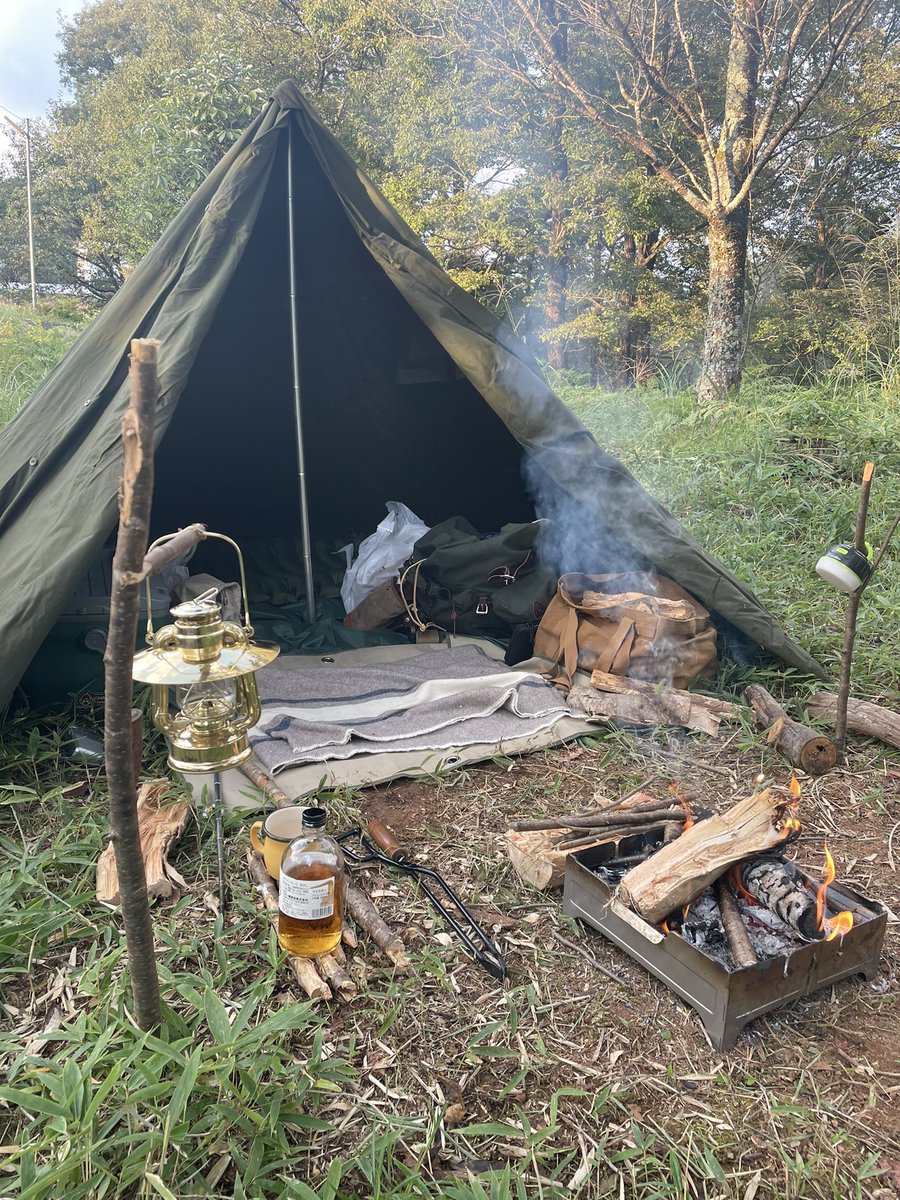 HISAoutdoors's tweet photo. 久々にダルースパック背負ってキャンプ🏕ついでにこれまた久々のポーランド軍のポンチョも張ってみた👍
＃ポーランド軍ポンチョテント
#軍幕
＃ダルースパック
＃ブッシュクラフト
＃キャンプ好きと繋がりたい https://t.co/j18TRt5gx6